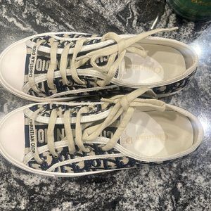 Size 7 in Womens! Sorry.. no box!